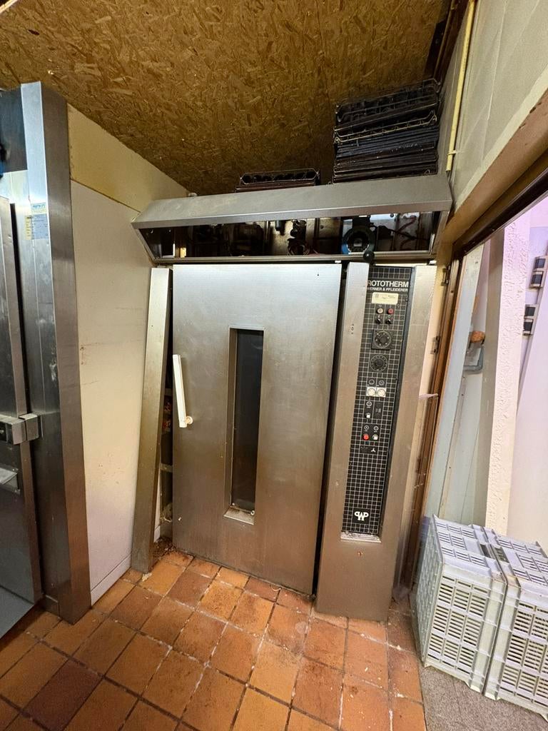 Four professionnel pour boulangerie, en état de marche, Ophalen