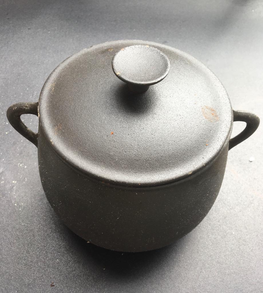 Cousances - Le Creuset : bonenpot - bean pot in gietijzer, Gebruikt, Gietijzer, Overige typen, Ophalen of Verzenden