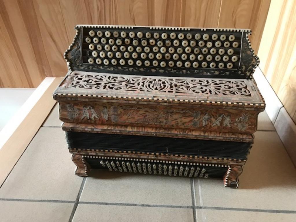 Accordeon Aug. De Waele Bruxelles, Muziek en Instrumenten, Accordeons, Gebruikt, Met riemen, Knopaccordeon, Ophalen