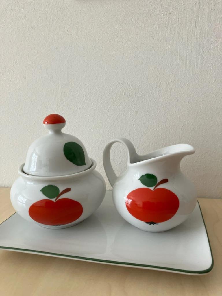 Seltmann Weiden Bavaria melkkan- suikerpot- onderbord appel, Antiek en Kunst, Antiek | Servies los, Ophalen of Verzenden