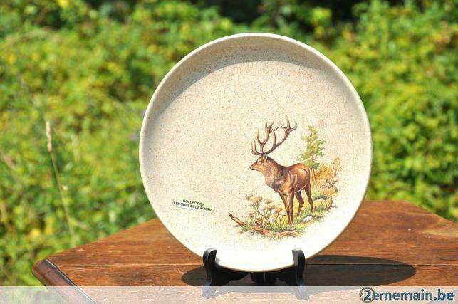 assiette murale decor cerf grès de la roche