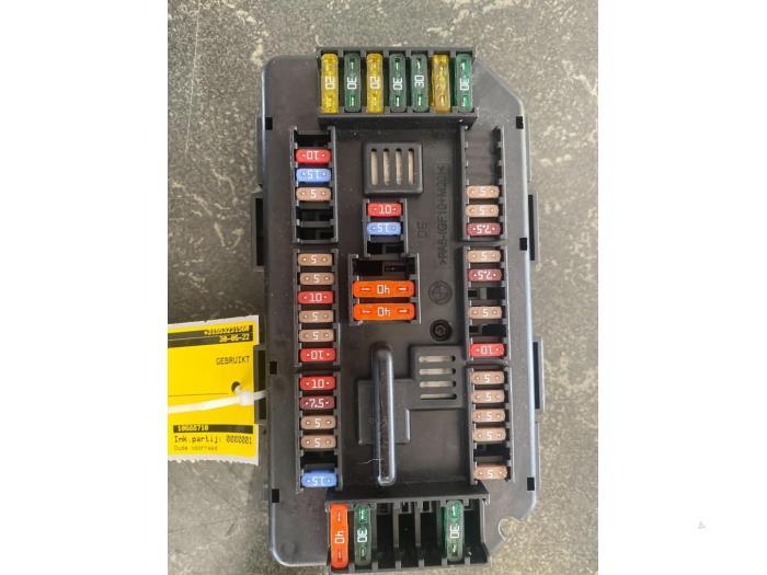 Boîte à fusibles d'un BMW 3-Serie, Autos : Pièces & Accessoires, Électronique & Câbles, BMW, Utilisé, 3 mois de garantie, Enlèvement ou Envoi