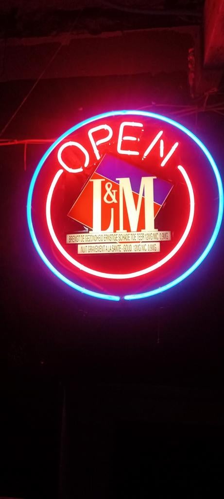 L&M neonverlichting, Ophalen