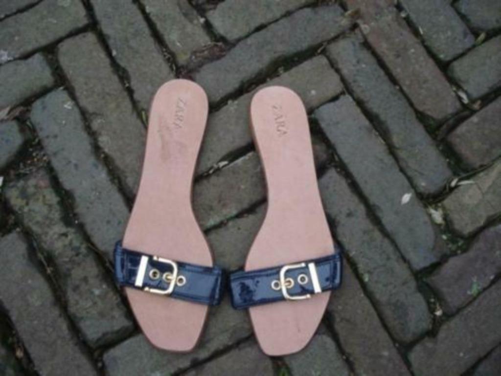 Gratis Verzenden Nieuwe luxe blauwe Zara lak fuif slippers41, Slippers, Zara, Nieuw, Verzenden