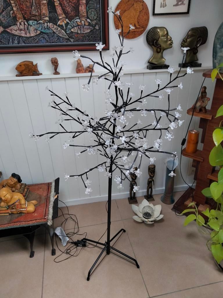 Sakura boom kersenbloesem led licht 150 cm hoog.binnen .buit, Huis en Inrichting, Ophalen, Zo goed als nieuw