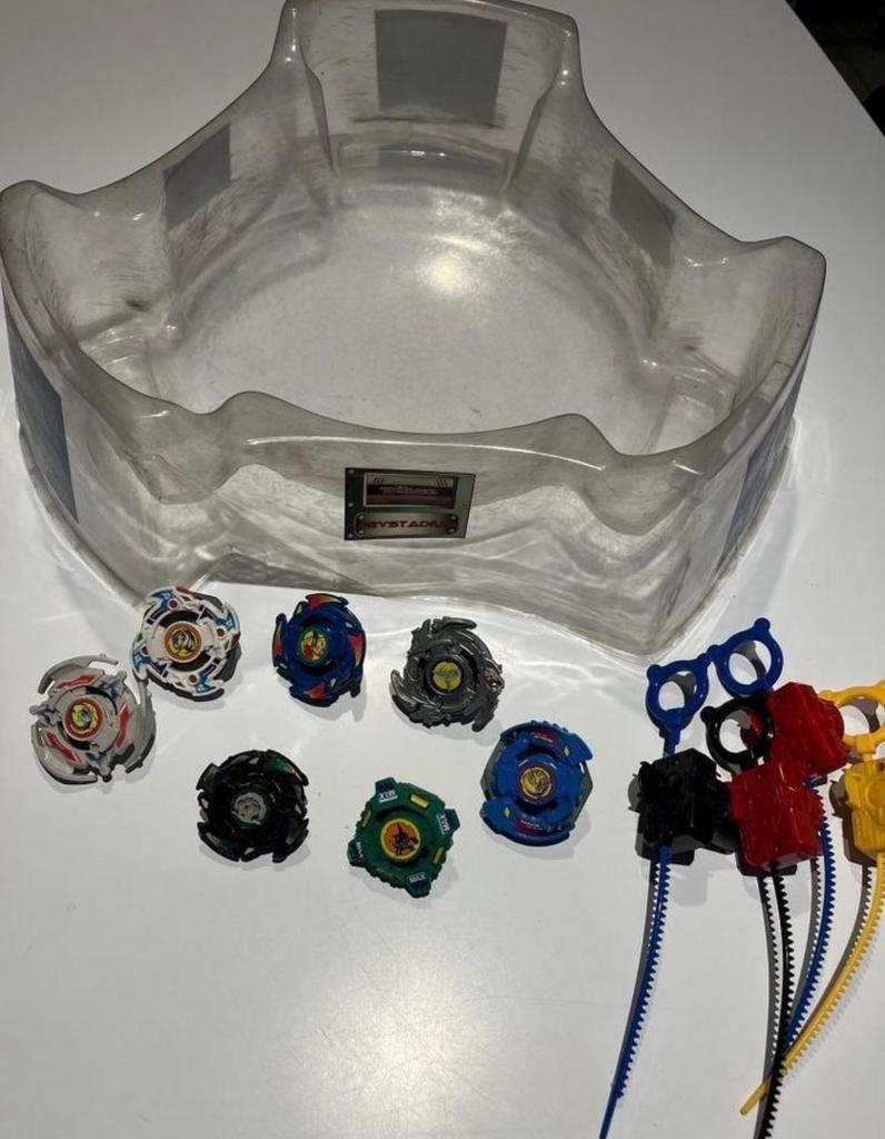 Lot beyblades eerste generatie, Ophalen, Zo goed als nieuw