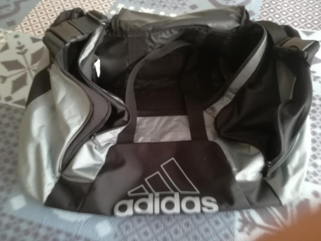 SAC bandoulière ADIDAS noir et gris 2poches latérales, Moins de 35 cm, Comme neuf, Enlèvement, 40 à 60 cm