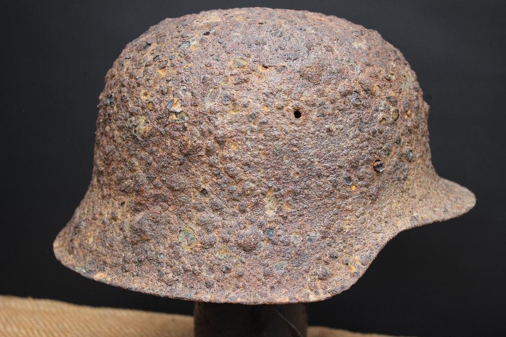 WW2 M42 Watervondst RELIC Normandië., Verzamelen, Militaria | Tweede Wereldoorlog, Ophalen of Verzenden, Landmacht, Helm of Baret