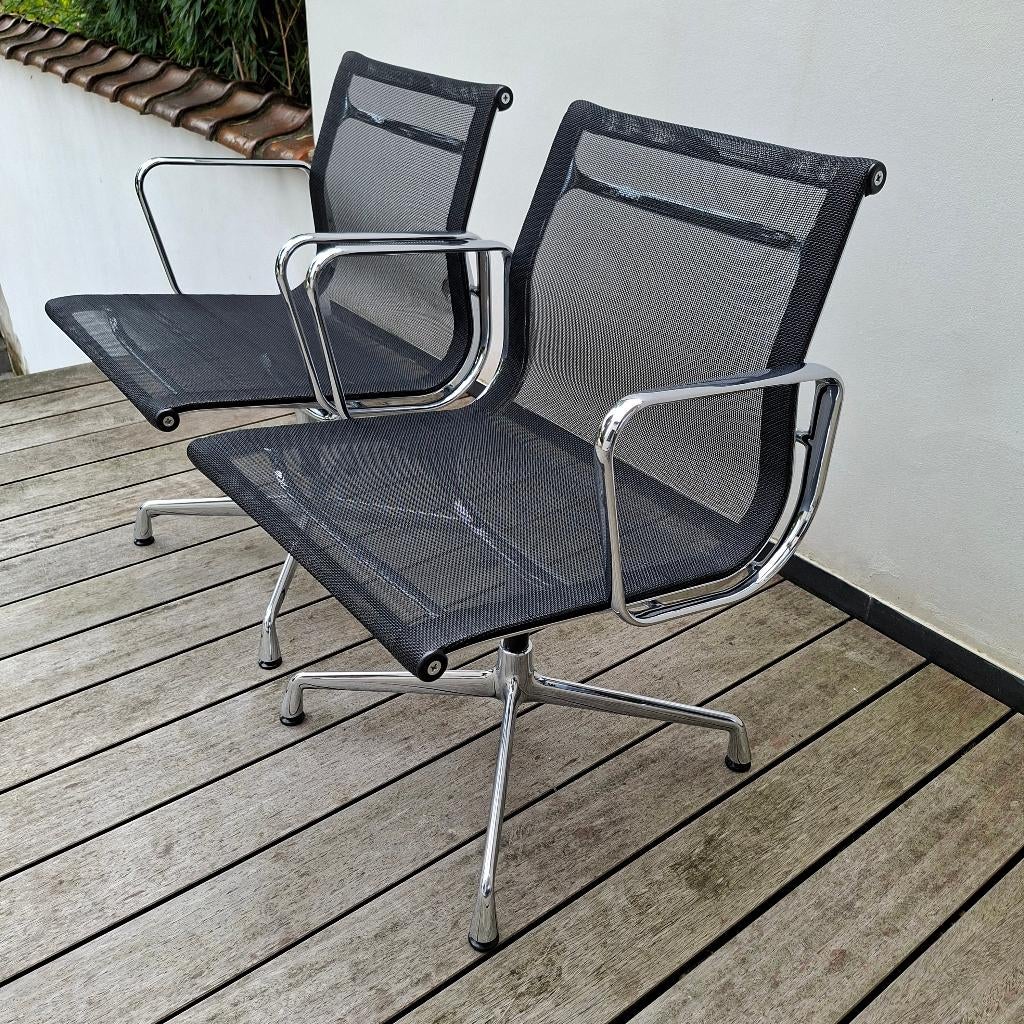 2 fauteuils EA108 Charles & Ray Eames pour Vitra (résille), Antiquités & Art, Antiquités | Meubles | Chaises & Canapés, Enlèvement