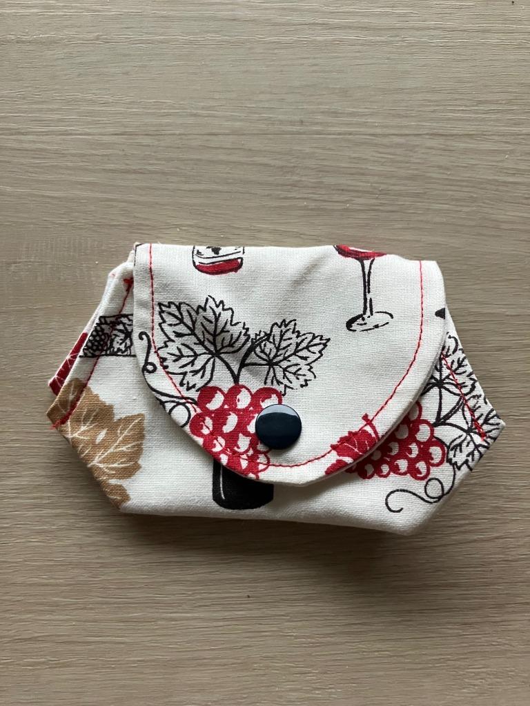 portefeuille en tissu sur le thème du vin, Enlèvement ou Envoi, Comme neuf, Avec fermeture à pression