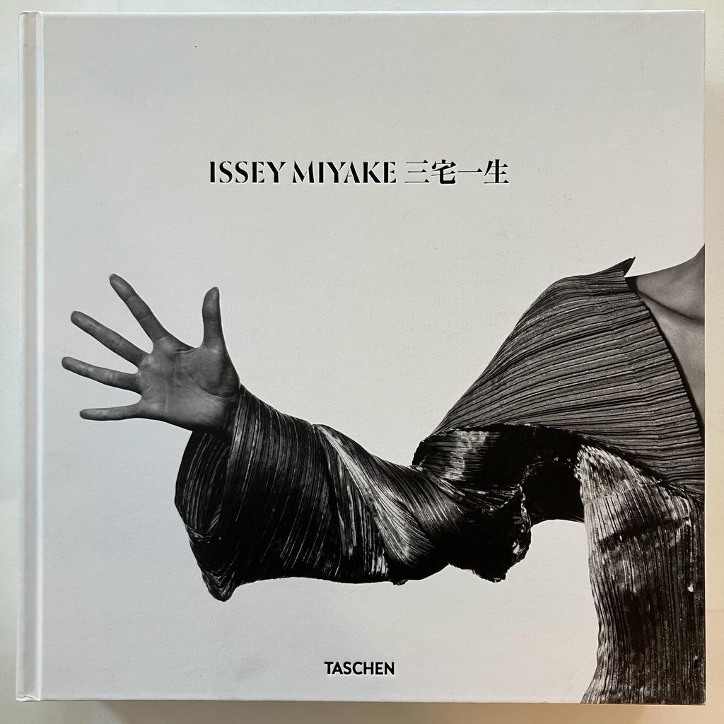 Issey Miyake (Taschen, 2016), Enlèvement, Comme neuf