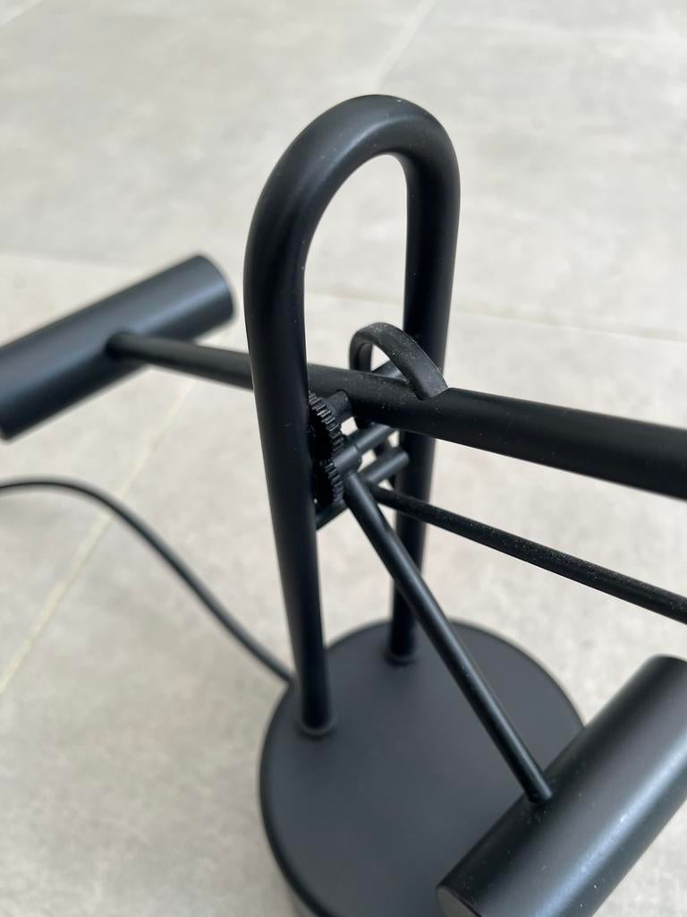 Lampe de bureau articulée - LUM design, Enlèvement, Utilisé, Métal, 50 à 75 cm