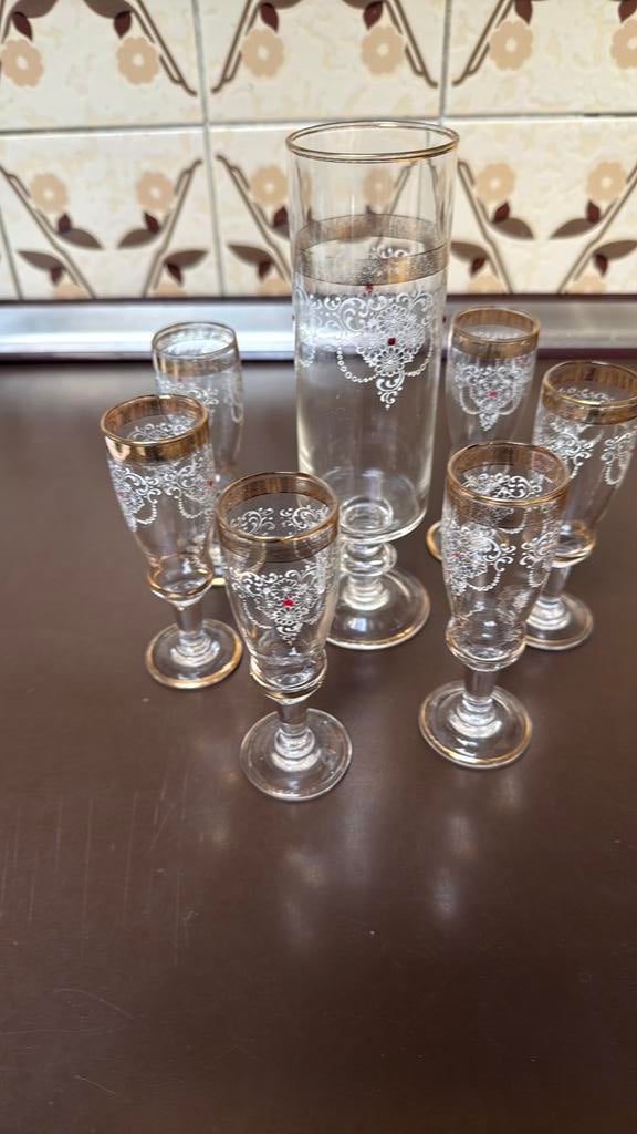 Ensemble de verres à liqueur, Enlèvement, Utilisé