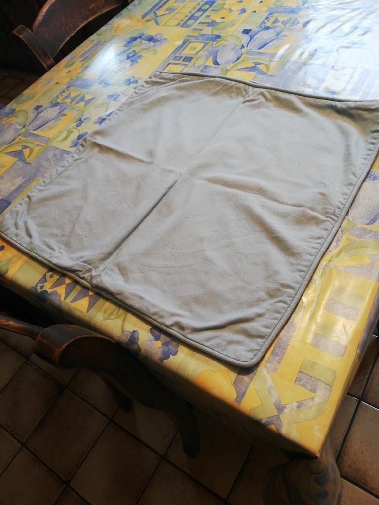 Housse pour coussin bleu ciel. CASA. 48 cm sur 48 cm., Enlèvement ou Envoi, Comme neuf, Bleu