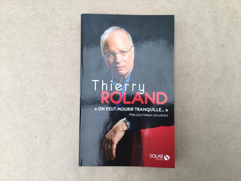 Livre Thierry Roland On peut mourir tranquille, Enlèvement ou Envoi, Comme neuf, Sport
