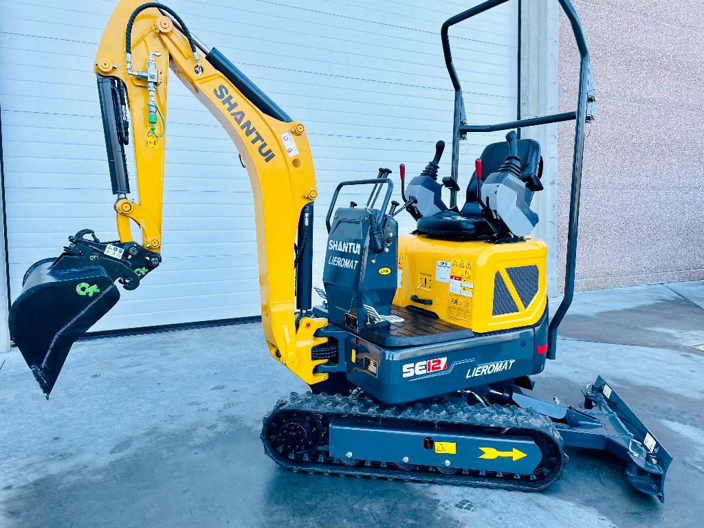 MINIGRAVER 1,2 t/ BINNENDRAAIER/ SHANTUI, Bedrijf