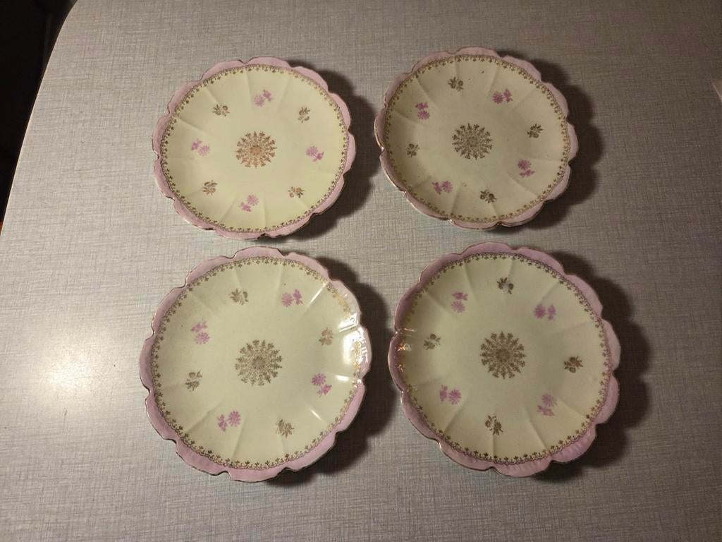 4 assiettes anciennes en porcelaine., Enlèvement ou Envoi