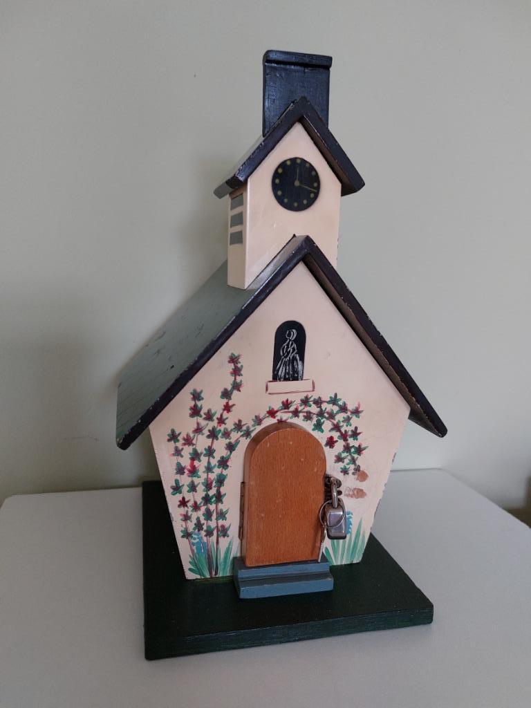 charmante tirelire vintage une église bois avec cadenas, Enlèvement ou Envoi, Utilisé, Bois, Objet ou Édifice