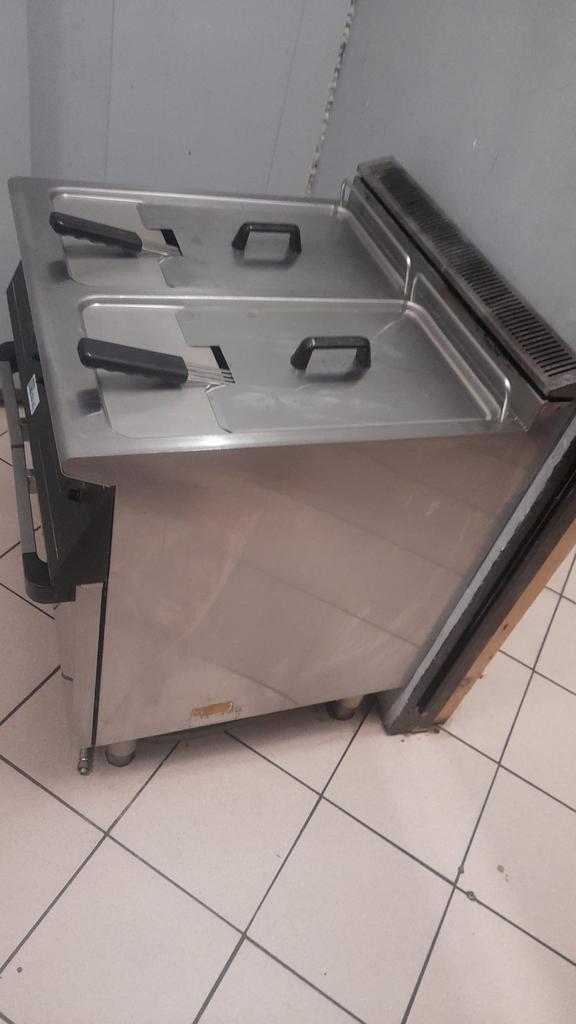Gasdoubbele frituur, Elektronische apparatuur, Ovens, Ophalen, Zo goed als nieuw