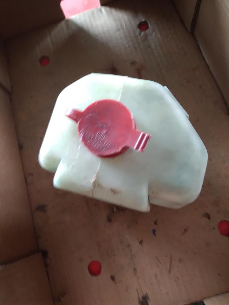 Ruiten wisser sproeier tank achter vw golf 2, Ophalen of Verzenden