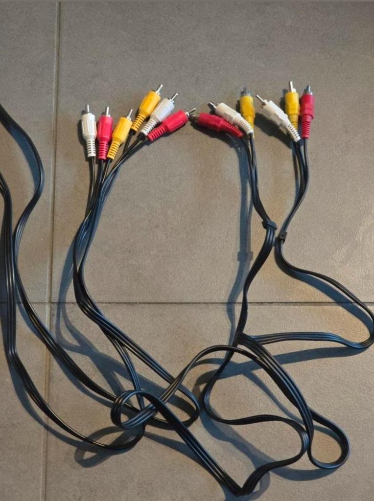 Audio kabels  2 stuks  voor de prijs voor 2 euro, Audio, Tv en Foto, Audiokabels en Televisiekabels, Ophalen of Verzenden, Gebruikt