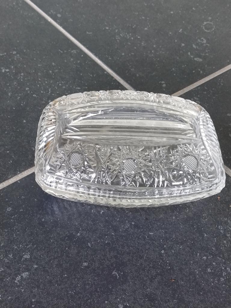 Beurrier en verre ciselé vintage., Enlèvement