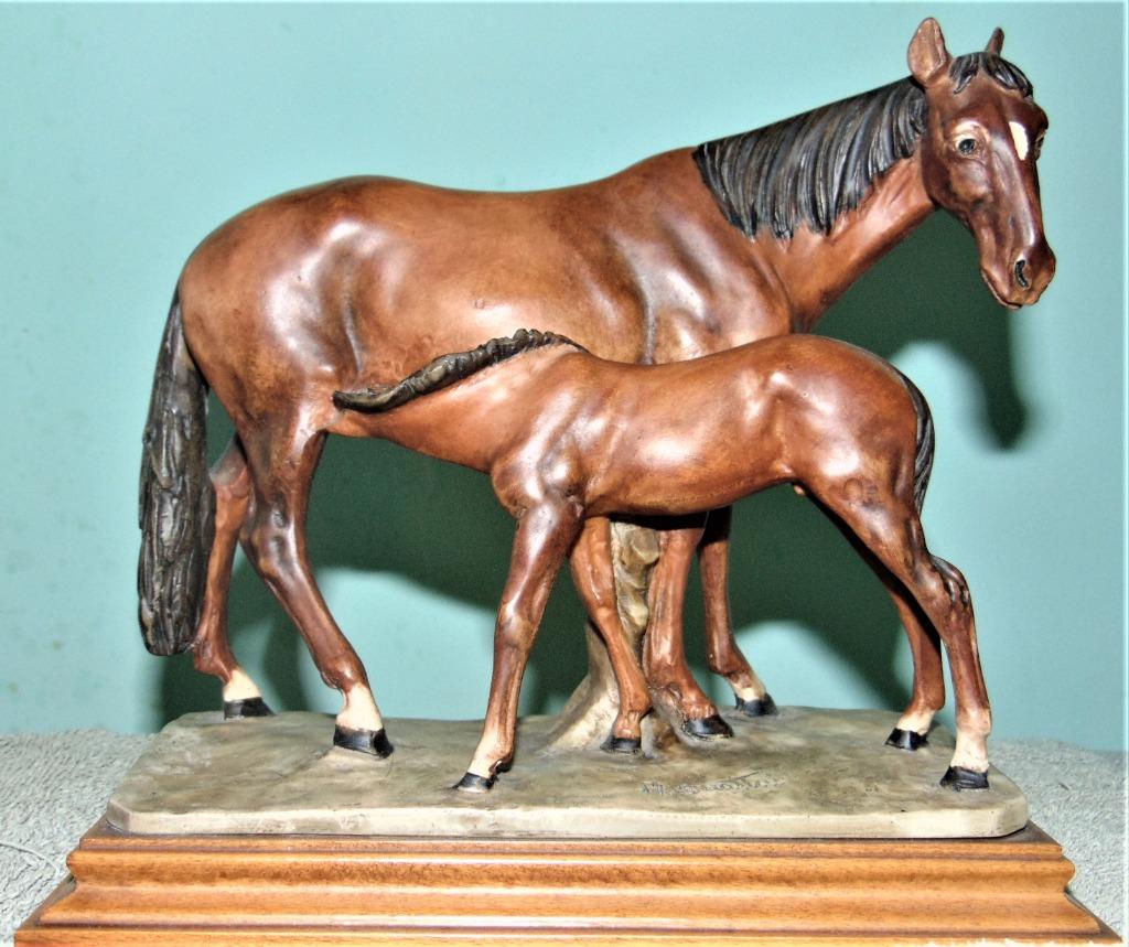Statue de jument et son Poulin, signée, Enlèvement ou Envoi, Comme neuf, Animal