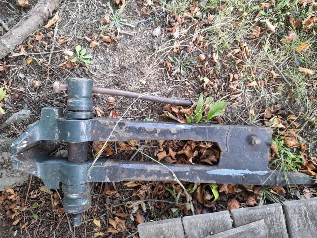 Etau de forgeron, Enlèvement, Utilisé