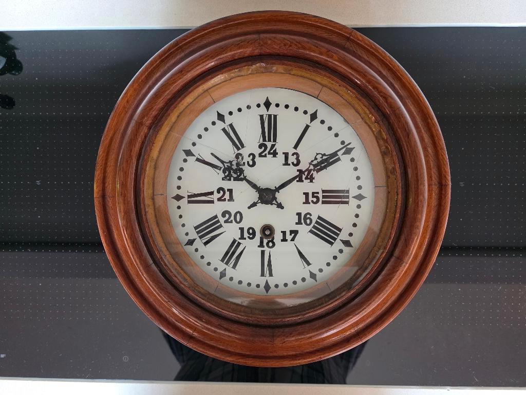 Horloge ancienne provenant d'une gare, Enlèvement