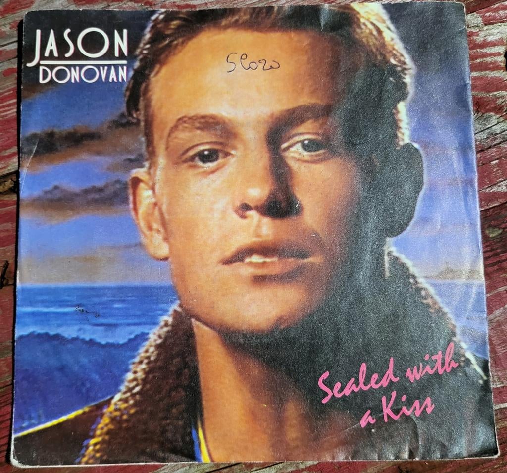 Jason Donovan Sealed with a Kiss 1989
Deze afbe, Ophalen of Verzenden
