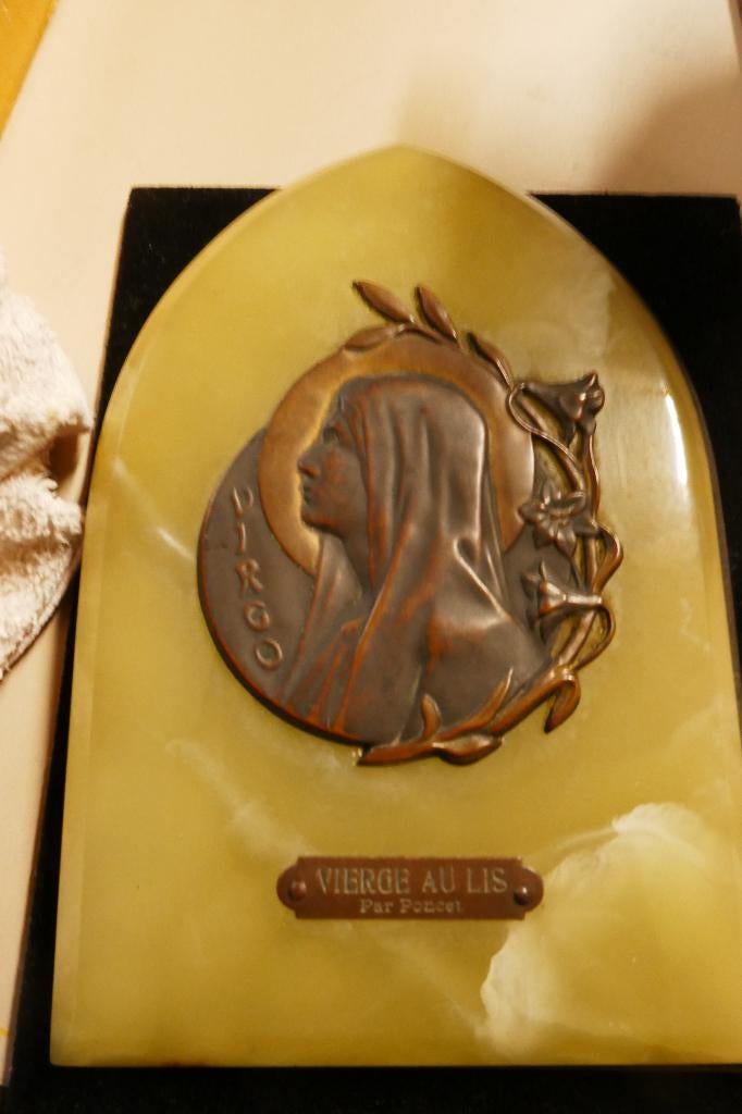 Vierge au lis — Relief dévotionnel Art nouveau, Enlèvement ou Envoi