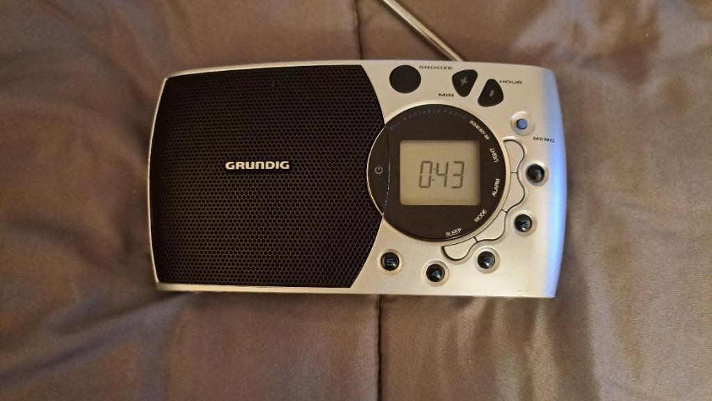 radio réveil  Grundig modèle ocean boy 350, Enlèvement ou Envoi, Radio