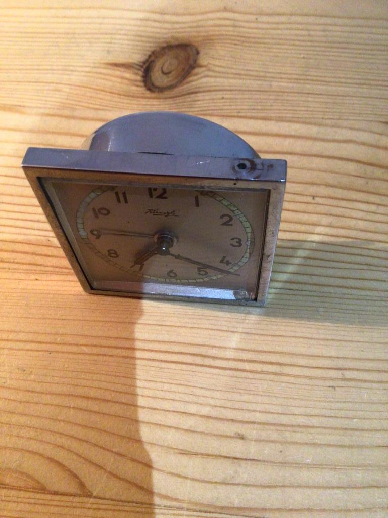 Petit réveil kienzle, Ophalen