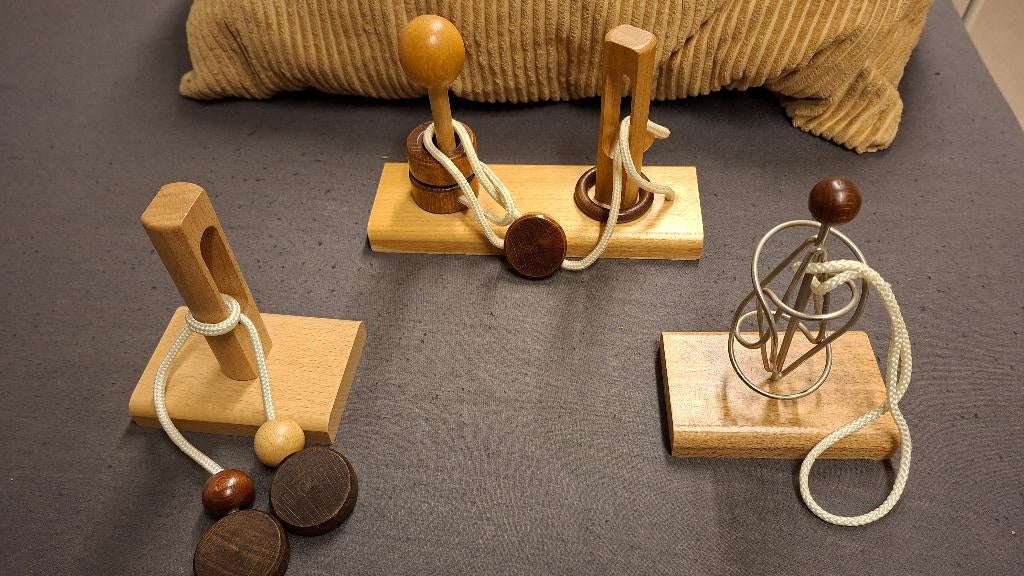 3 puzzles 3D différents en corde de bois, Hobby & Loisirs créatifs, Enlèvement ou Envoi, Comme neuf, Rubik's Cube ou Puzzle 3D