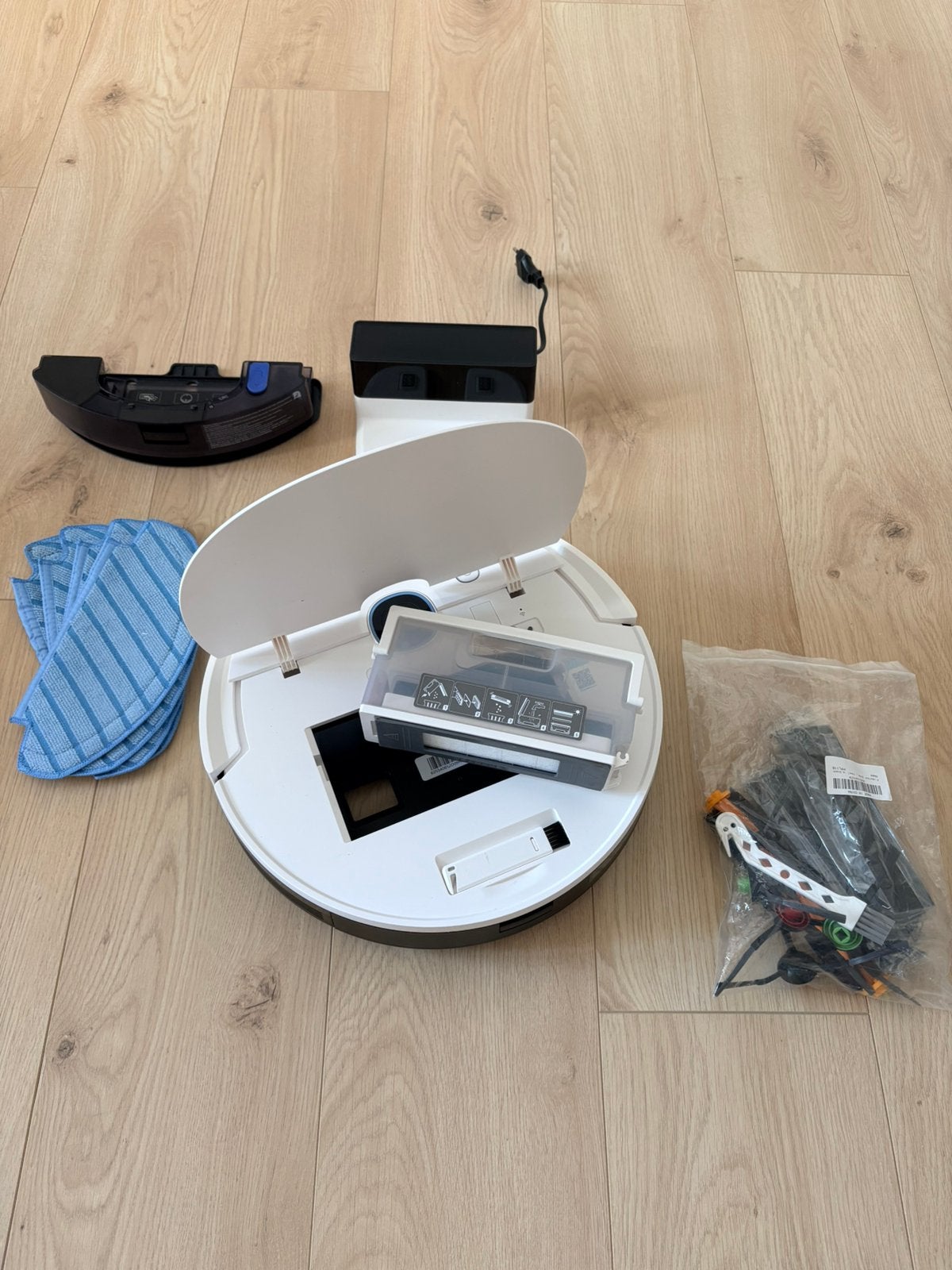 Aspirateur robot, Elektronische apparatuur, Stofzuigers, Ophalen, Gebruikt, Bedienbaar via app, Ecovacs