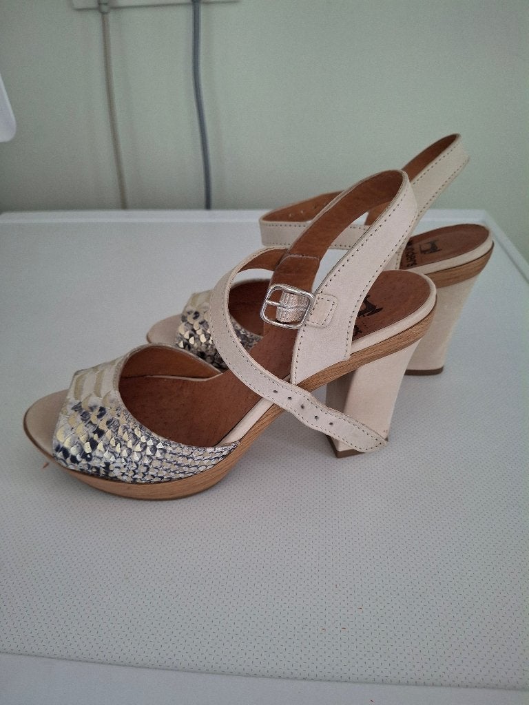 Dames sandalen maat 36 Wonders, Enlèvement