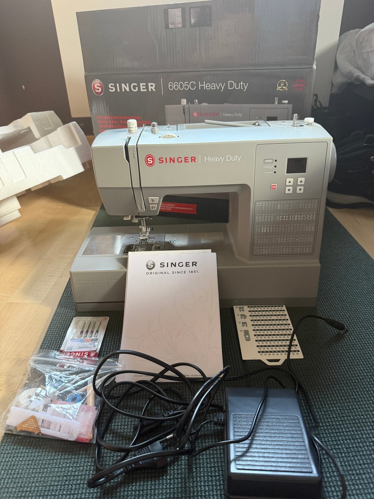 Singer 6605C Heavy Duty naaimachine, Hobby en Vrije tijd, Naaimachines en Toebehoren, Ophalen, Accessoires, Singer