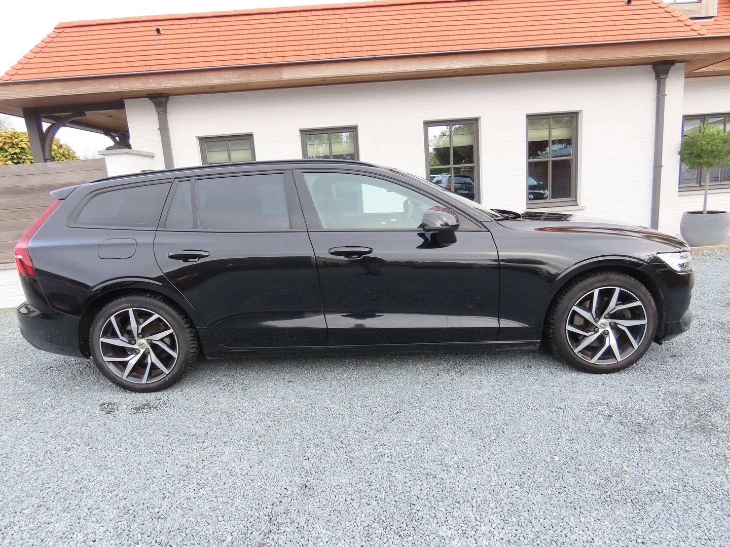 Volvo V60 V60 2.0 T4 Momentum Pro Geartronic (bj 2020), Auto's, Automaat, Gebruikt, 4 cilinders, 1969 cc