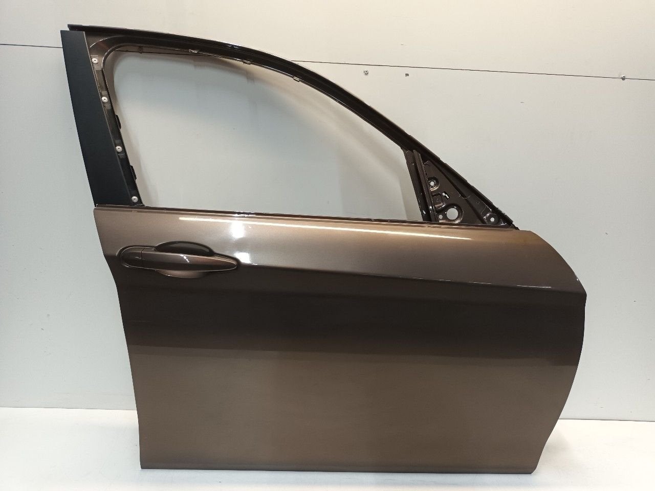 Portier rechts voor BMW 1 serie, Onderdelen@venauto.nl, Van der Ven Autorecycling B.V., Gebruikt, Ettenseweg 76, 4706 PB Roosendaal, The Netherlands