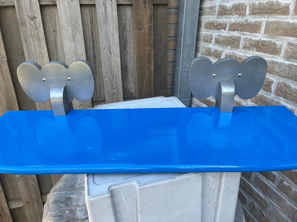 muurplanken Olifant 10€ ( 2 stuks), Huis en Inrichting, Woonaccessoires | Wandplanken en Boekenplanken, Ophalen of Verzenden, Gebruikt