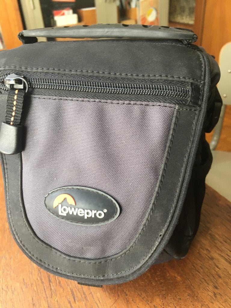 Lowepro Nova Micro AW cameratas 10 euro, Rembourré, Lowepro, Enlèvement ou Envoi, Comme neuf