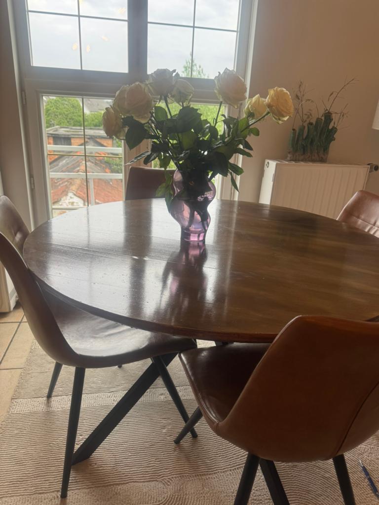 Eettafel en vier stoelen, Ophalen of Verzenden, Zo goed als nieuw