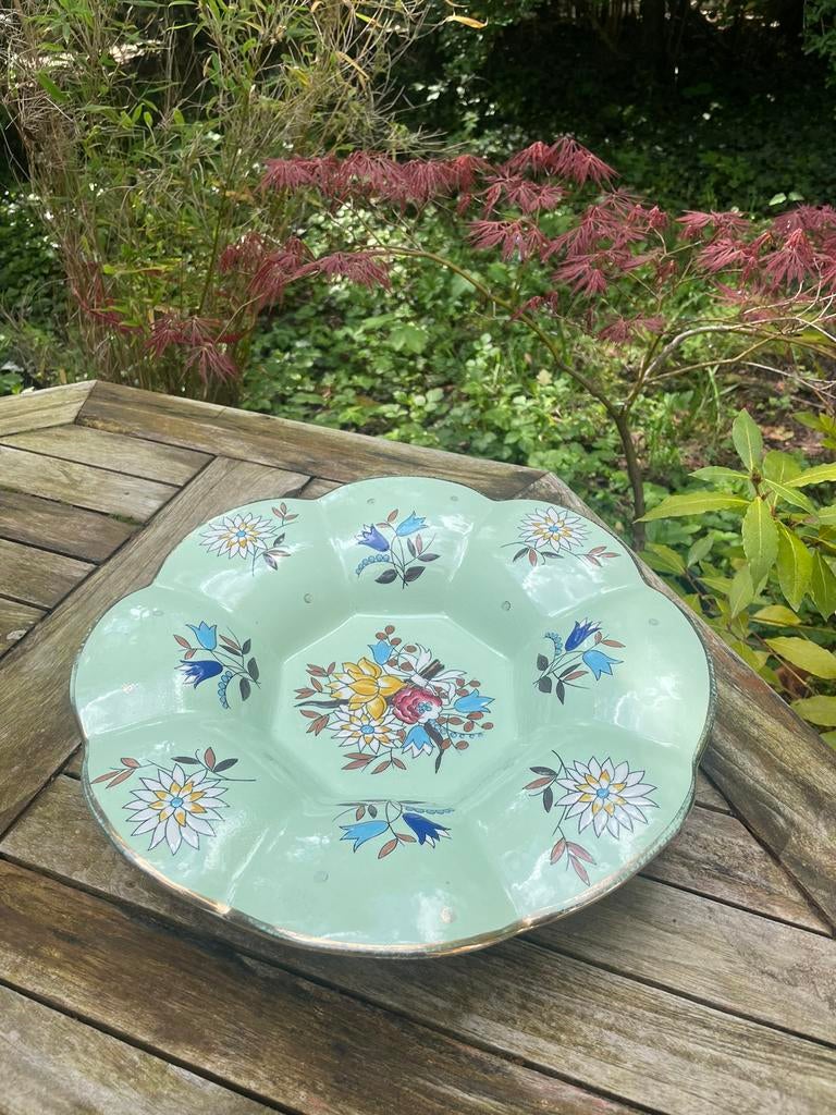 Plat plissé vert clair Boch à décor floral, Enlèvement ou Envoi