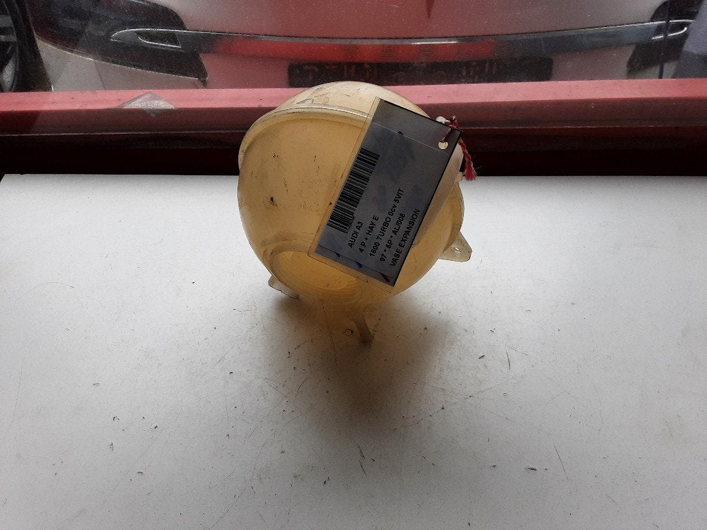 VASE D'EXPANSION Audi A3 (8L1) (ZSB1J121403A), Auto-Union-Straße  1,
85057  Ingolstadt, DE, Info@audi.de, Audi, Utilisé