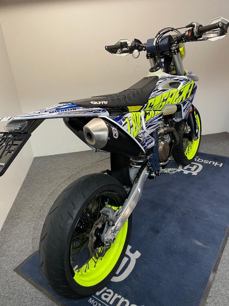 Husqvarna FE 450 Supermotard MY'24 réf. COMME 3313, Entreprise, Contrôle de traction, Permis Moto A2 minimum, 12 à 35 kW