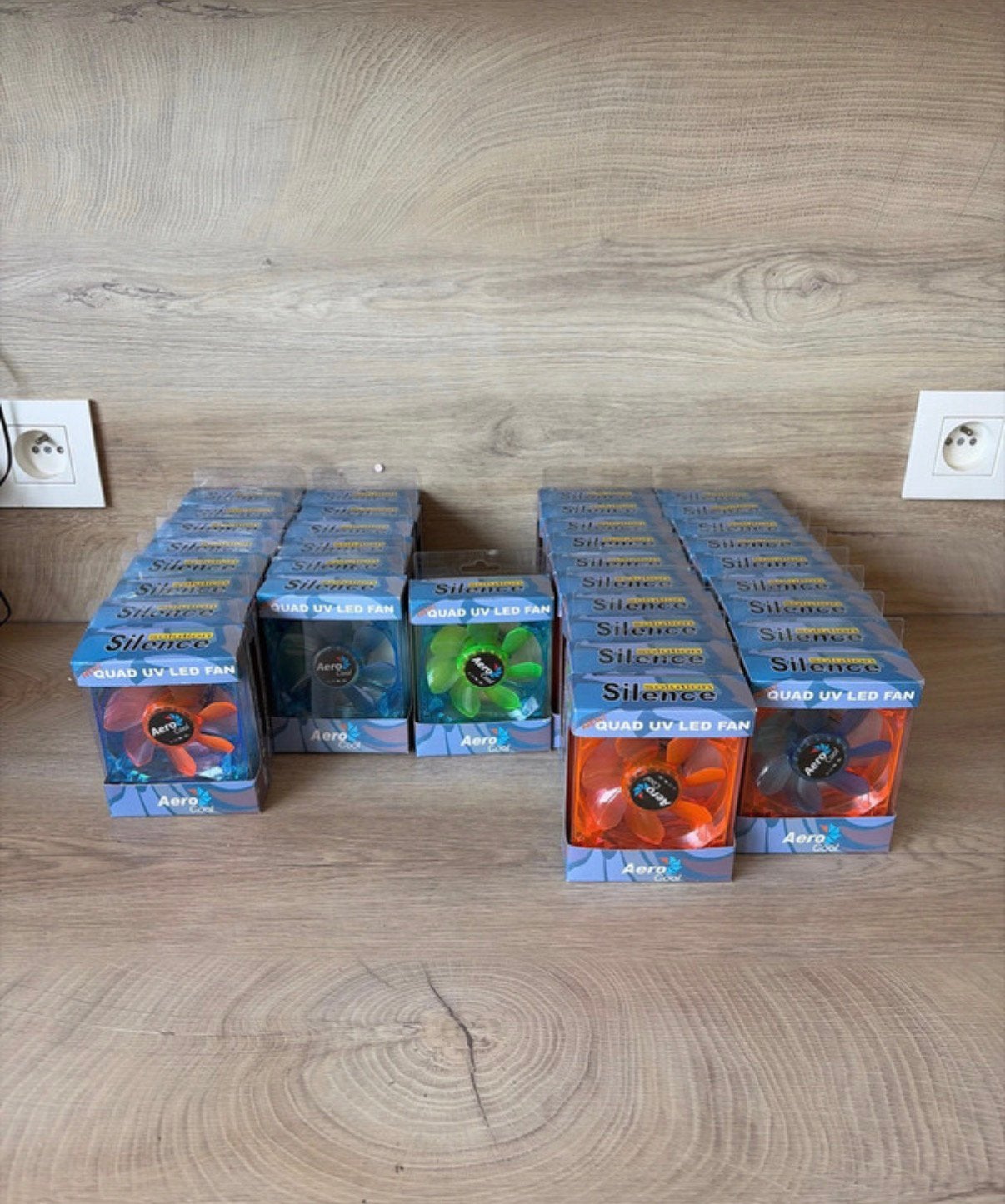 Unieke vintage AeroCool Silence Quad UV Fans, Computers en Software, Computerkoelers, Nieuw, Ophalen of Verzenden