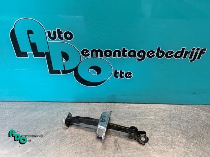 Deurvanger 4Deurs links-achter van een Nissan Note (Note 06-, Auto-onderdelen, Carrosserie, Gebruikt, -, -, Ophalen of Verzenden