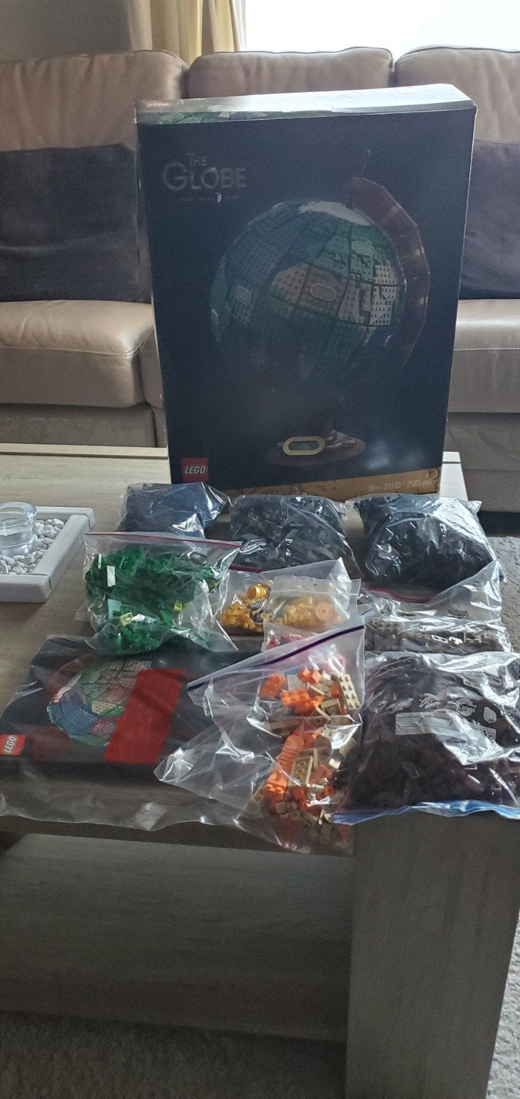 Lego 21332 The Globe wereldbol

Met doos en boekje.
Gesortee, Ophalen of Verzenden, Lego