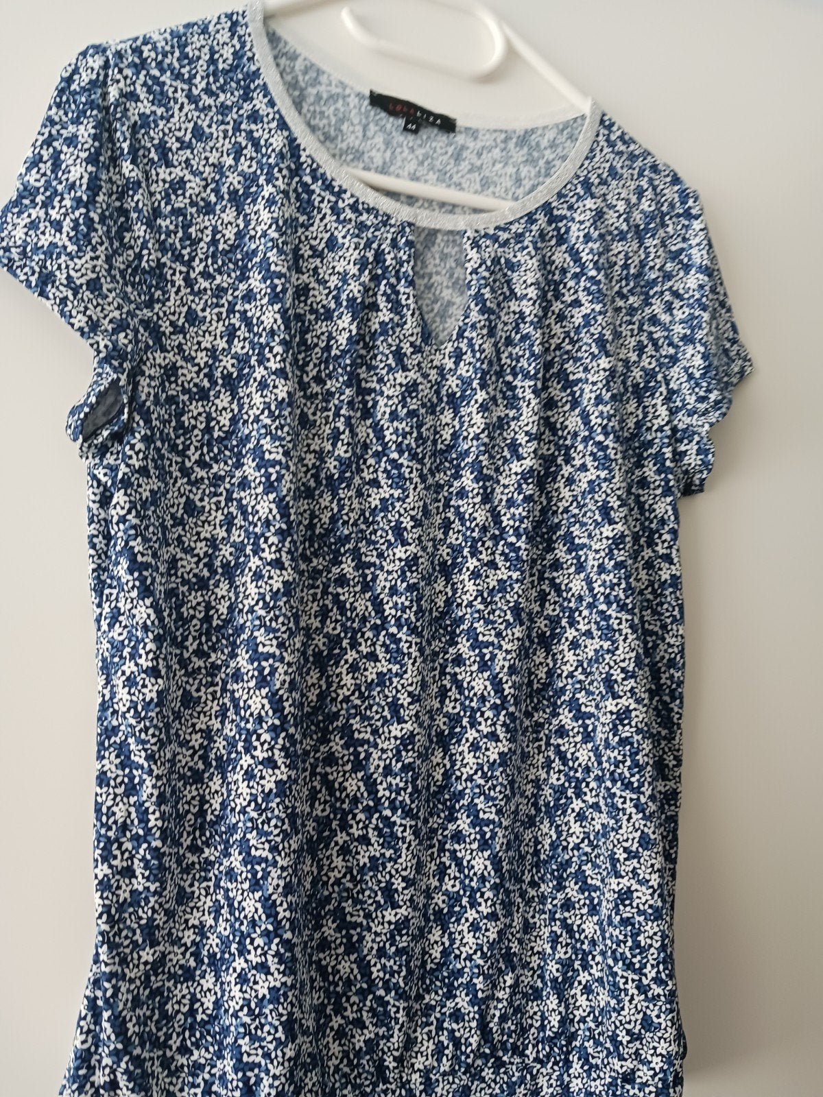 Blauwe t-shirt merk Lola Liza net als nieuw te koop.M 42-44, Kleding | Dames, T-shirts, Ophalen, Blauw, Maat 42/44 (L), Zo goed als nieuw