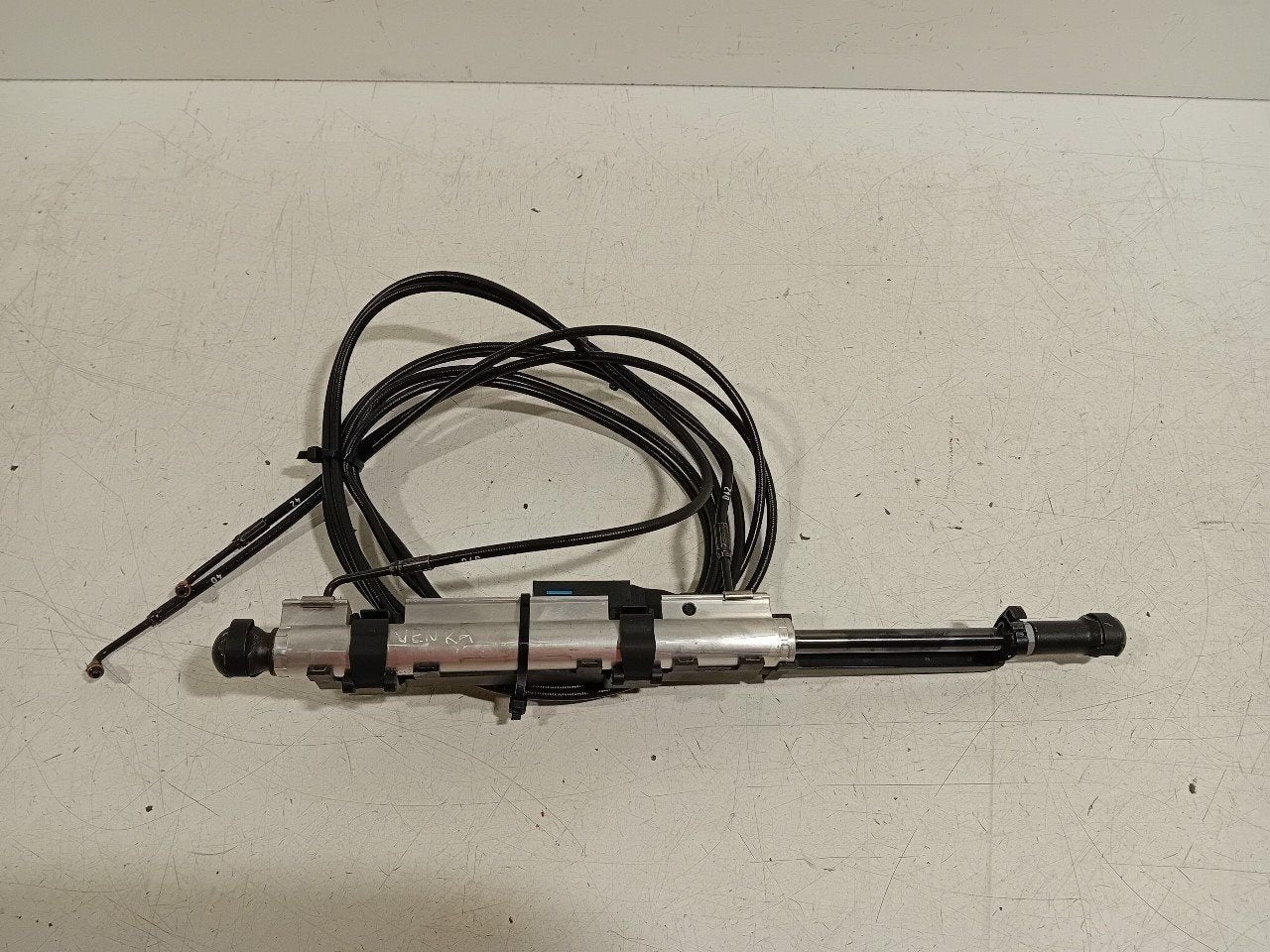 Gasdrukveer rechts achter Mercedes-Benz SLK-Klasse, Onderdelen@venauto.nl, Van der Ven Autorecycling B.V., Gebruikt, Ettenseweg 76, 4706 PB Roosendaal, The Netherlands